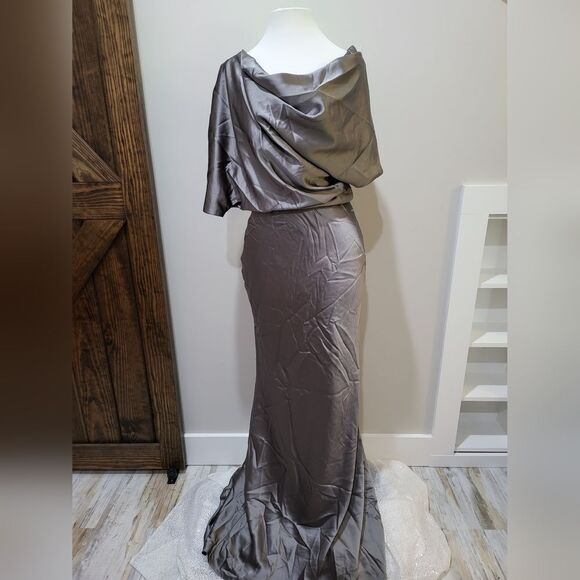 Amsale Gray Asymmetrical Gown with Elegant Design - Picture 3 of 7